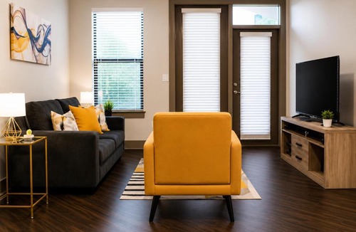 Home Park Apartment | Luxury Midtown 1BR with Private Balcony and Rooftop Pool