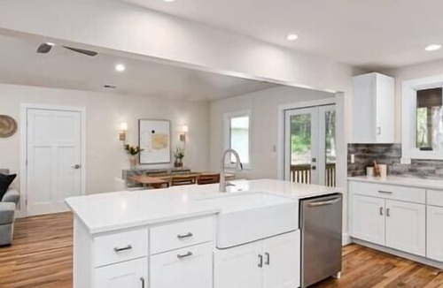 Alexander House | Luxury mountain oasis, hot tub & 15 mins to DT AVL, bring furry friends!