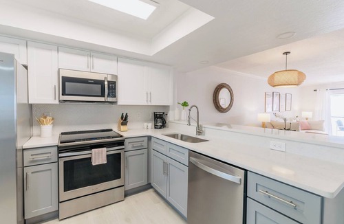 Cocoa Beach Condo | Luxury Oceanview Penthouse W/Balcony- Cocoa Beach 🌊