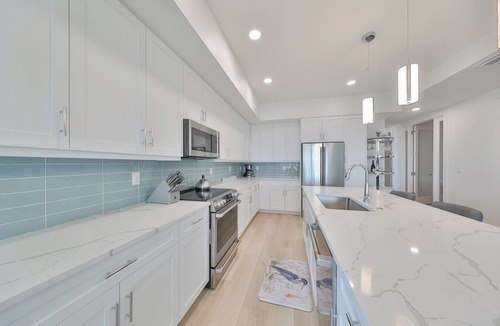 Madeira Beach Condo | Luxury Penthouse at New Building: 360 Rooftop Deck, Pool/Spa, Pets, Sleeps 8