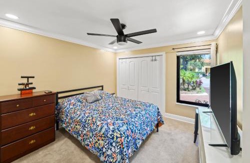 South Miami House | Luxury Queen Room in House, Walk to UM, Central Location