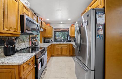 South Miami House | Luxury Queen Room in House, Walk to UM, Central Location