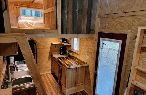 Suches Cabin | Luxury Tiny Home with Hot Tub in Suches - Perfect for Intimate Getaways in Georgia