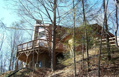 Clyde Cabin | Luxury Vacation Rental with a Hot Tub for Rent in Clyde, North Carolina