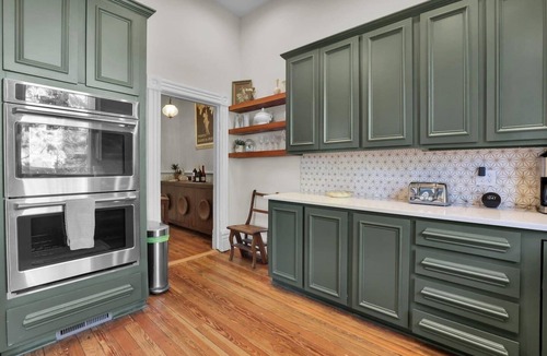 Historic Downtown Savannah House | Luxury Victorian near Forsyth Park/Heated Private Pool/Gated Parking