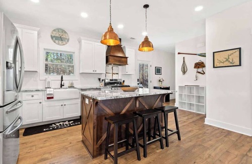 Eatonton House | Lyon's Den - 5bd, Sleeps 13, New Dock+ More