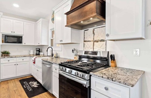 Eatonton House | Lyon's Den - 5bd, Sleeps 13, New Dock+ More