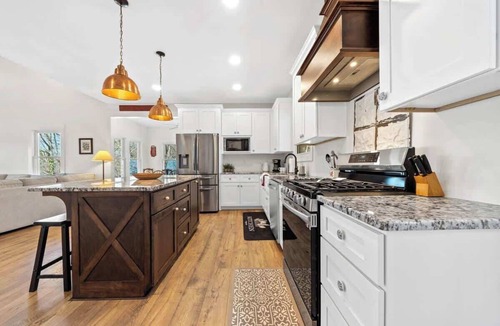 Eatonton House | Lyon's Den - 5bd, Sleeps 13, New Dock+ More