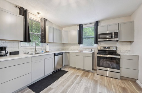 Macon Cottage | Macon Cottage w/Porch - 2 Mi to Downtown!