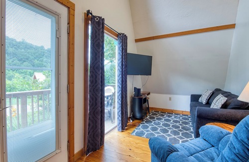 Maggie Valley Ski Chalet | Maggie Valley A-Frame Cabin with Great Views Close to Skiing & Great Restaurants