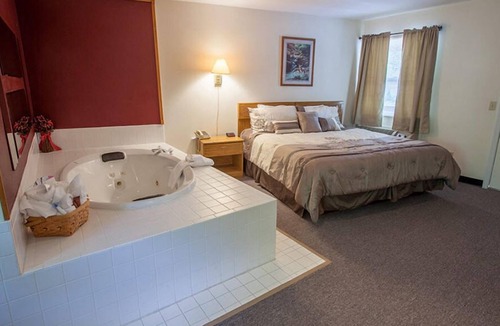 Maggie Valley Hotel | Maggie Valley Creekside Lodge