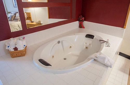 Maggie Valley Hotel | Maggie Valley Creekside Lodge