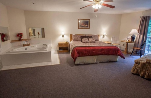 Maggie Valley Hotel | Maggie Valley Creekside Lodge