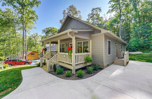 Maggie Valley House | Maggie Valley Home: Porch & Yard