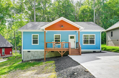 Maggie Valley Cottage | Maggie Valley Resort Home: Fire Pit, Pool & Stream