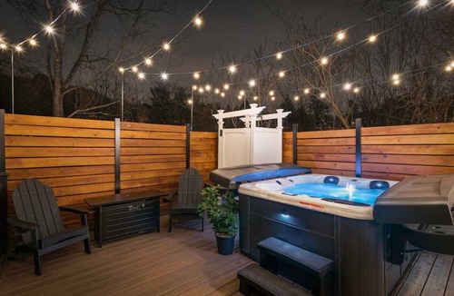 Asheville Cabin | Magnolia Cabin | Stylish Couples Cabin w/Hot Tub