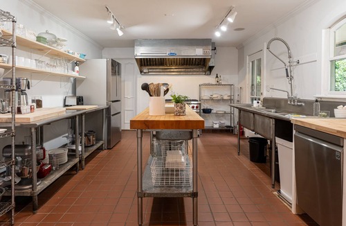 Hot Springs House | Magnolia House estate - family reunions, micro-weddings, retreats.