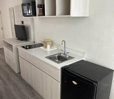 Kingsland Hotel | Magnolia Inn Extended Stay of Kingsland - New 2025 - Book a Kitchen Room - 12 Noon Check Out - 4K Black Beds - Saltwater-Mineral Pool open until 4AM - 24-7 Front Desk - LUXE Coffee Bar Award Winning Inn - Save by phone - 912-576-4777