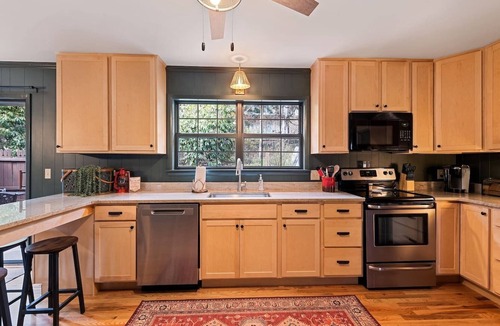 Maggie Valley House | Majestic Grace-Spacious Style, Amazing Location!