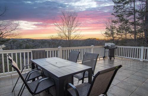 Ellijay House | MAJESTIC MOUNTAIN MANOR- Spectacular Mtn & River VIEWS, 5bed 4ba,Resort amenities