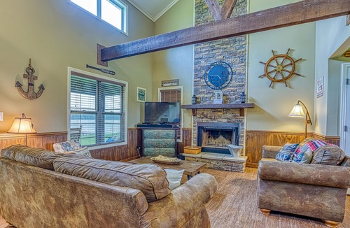Town Creek Cabin | Majestic Sunset Lake House on Wilson Lake