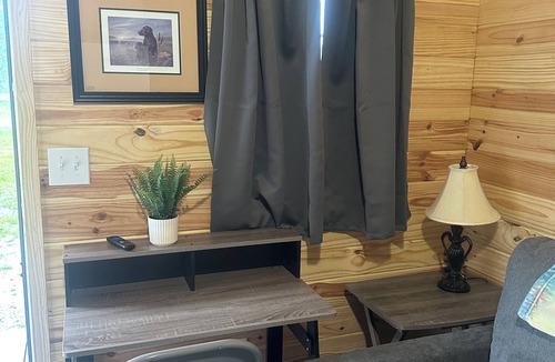 Stevenson Cabin | Mallard, Cozy cabin with WiFi and AC in lovely Stevenson. Perfect weekend stay .