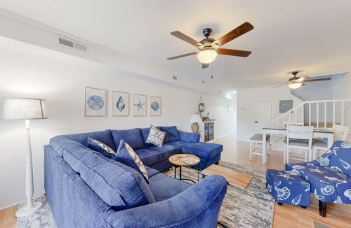 Selbyville House | Mallard Lakes townhome near beach with pools, hot tubs & sports courts