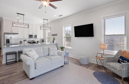 Cullman House | Mallard Pointe 100 - Luxury Condo- Conveniently Located!