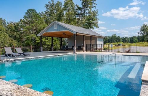 Cullman Apartment | Mallard Pointe Unit 200- Luxury Condo- Conveniently Located!