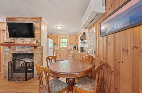Linville Falls Cottage | Mamaw's Cabin @ Heart of Linville Falls w/spa