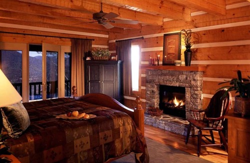 Waynesville House | Maple Leaf Lodge in Gated Smoky Mountain Retreat Community