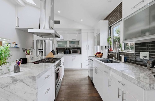 Mar Vista House | Mar Vista 3BR | Movie Theater + Private Yard | C&C