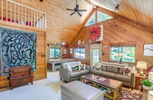 Wolf Laurel House | Mars Hill Cabin w/Pool Table ~ 2 Mi to Wolf Ridge