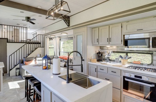 Mars Hill Cottage | Mars Hill Retreat: Charcoal Grill & Elevated Deck!