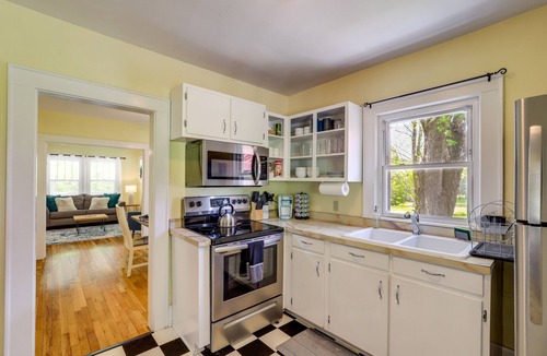 Mars Hill Cottage | Mars Hill Vacation Rental w/ Hot Tub & Yard