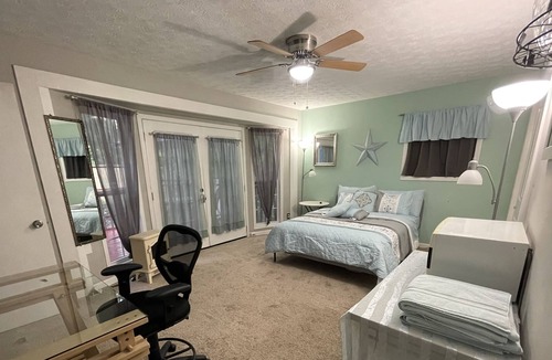 Atlanta House | Master bedroom/private entrance