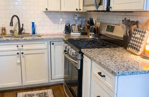 Martinez House | Masters Getaway - Less than 10 minutes from ANGC - Sleeps 8 - Pool + Outdoor TV