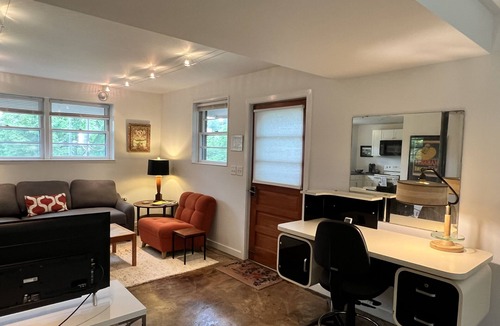 Batesville Apartment | McHill | Studio Apt Convenient to Downtown Cville