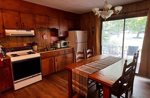 Maggie Valley Hotel | Meadowlark Motel with Restaurant & Bar