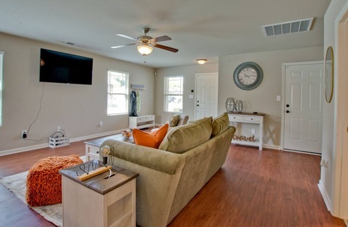 Normal House | Mertle Home| 3bed 2bth, great for families in quiet neighborhood!