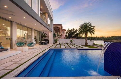 Sunny Isles Beach House | Miami Modern Heated Pool and Dock