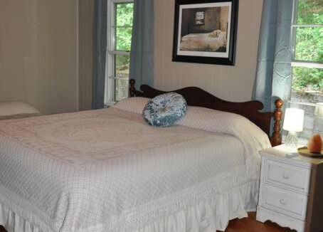 Fort Payne Apartment | MidCentury Charm-Tranquil Setting-Walk to Downtown