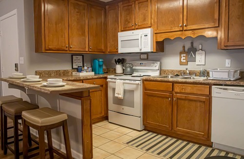 Huntsville Condo | MidCity Shabby Chic Condo Entertainment District!! LOCATION LOCATION LOCATION!!