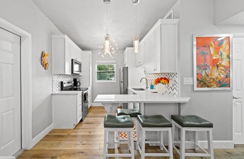 Cocoa Beach Apartment | Midtown Cottage - In the heart of Cocoa Beach