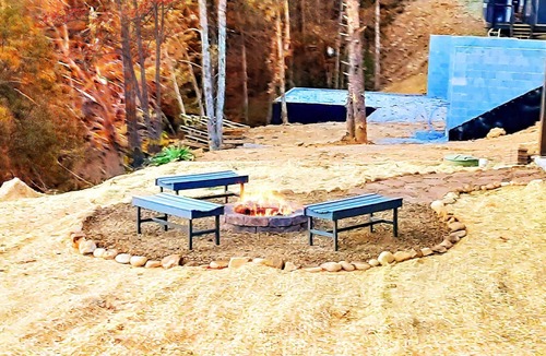 Sevierville Cabin | ✨Mighty Duckster✨ Prv Pool, Hot Tub, A+ Views, Firepit, Dog-friendly