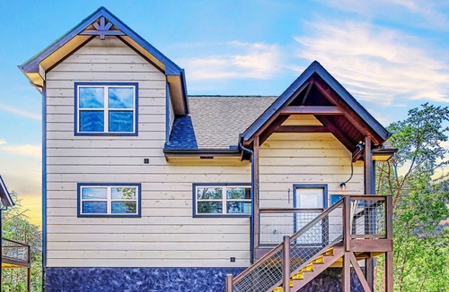 Sevierville Cabin | ✨Mighty Duckster✨ Prv Pool, Hot Tub, A+ Views, Firepit, Dog-friendly