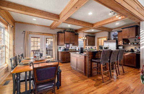 Waynesville Cabin | Million Dollar Vista! Smoky Mts/Blue Ridge Pkwy-Hot Tub-Jacuzzi Tub-Pet Friendly