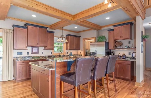 Waynesville Cabin | Million Dollar Vista! Smoky Mts/Blue Ridge Pkwy-Hot Tub-Jacuzzi Tub-Pet Friendly