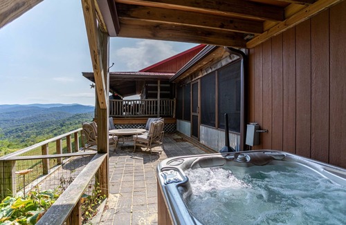 Banner Elk Cabin | Million $ View: Hot Tub | Theater Room | Pool Table | Air Hockey | 10min to Banner Elk