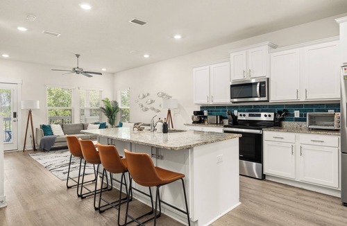Ono Island House | Mins to the Beach!/3 King Beds/Gameroom/Firepit/Dog Friendly